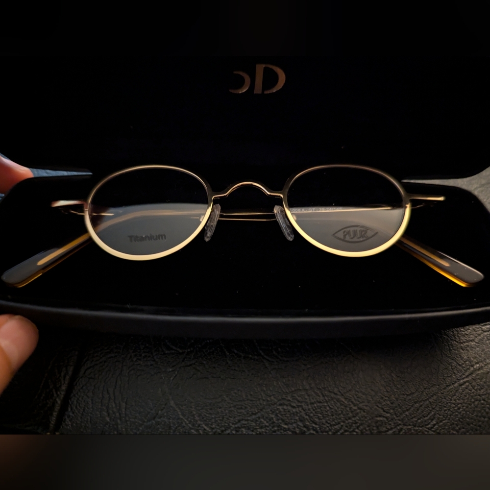 Puur Ode s.t.u.f.f. gold titanium frames